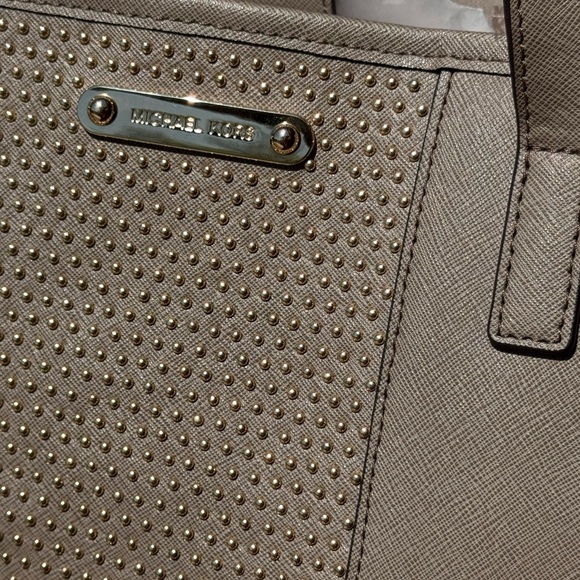 NWT. Michael Kors Taupe Tote Bag - Picture 4 of 8